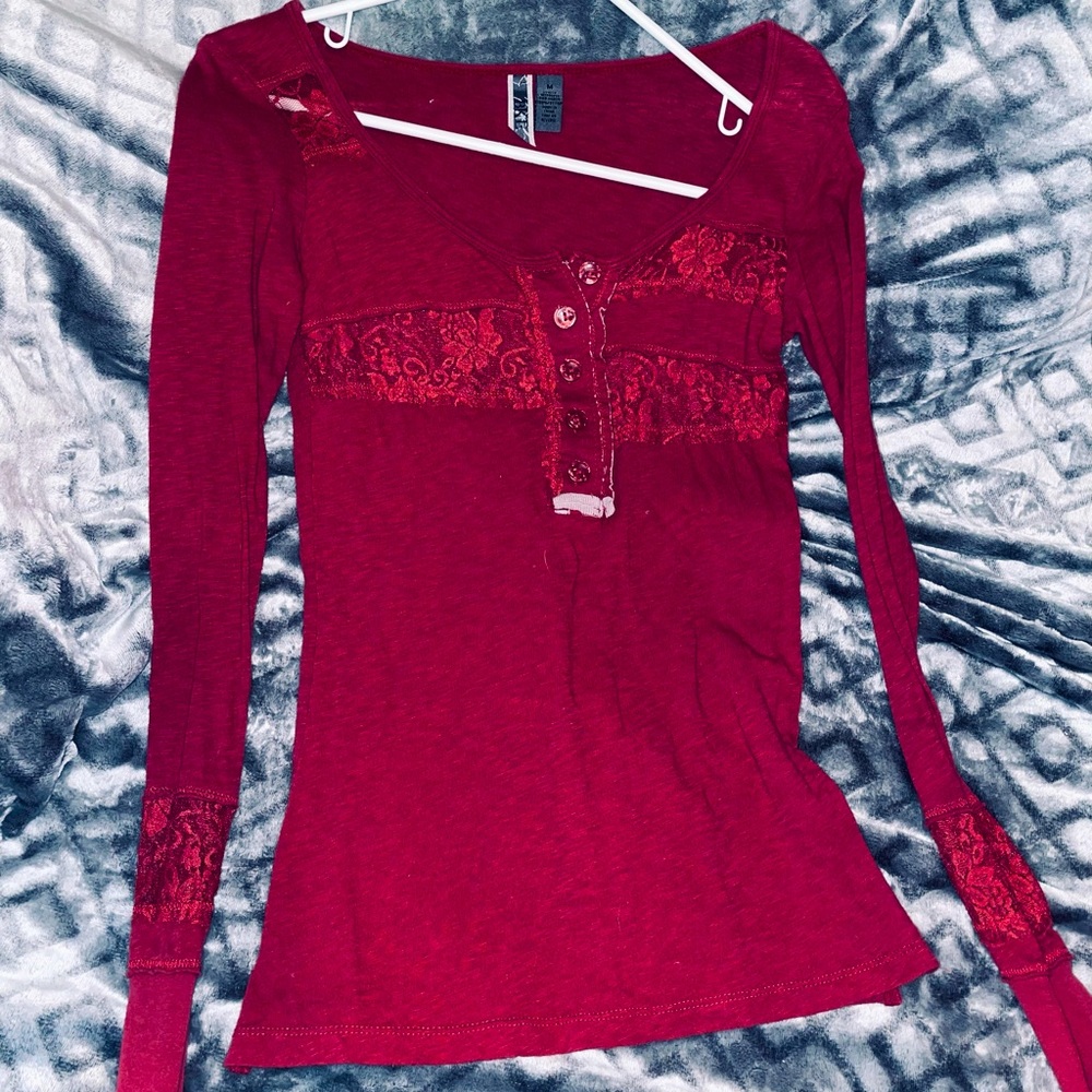 Buckle top